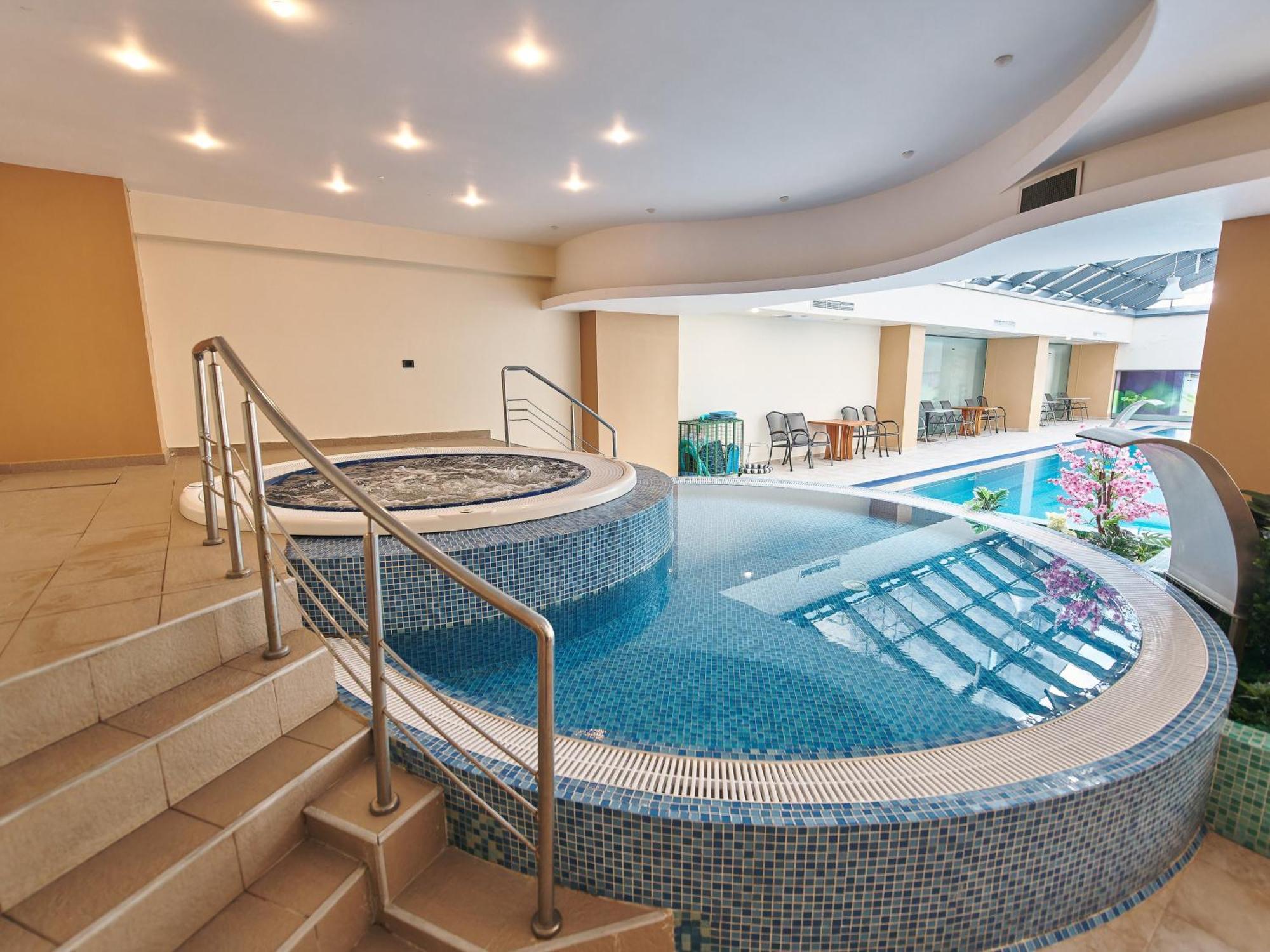 Hotel Emd Bacau Exterior photo