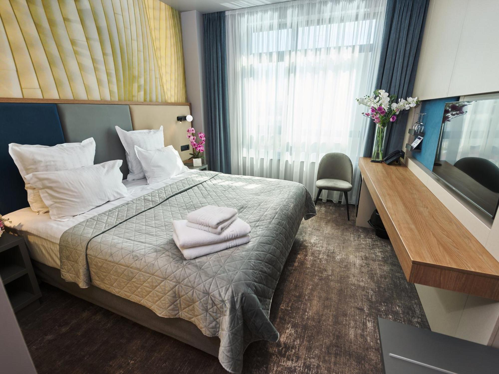 Hotel Emd Bacau Exterior photo